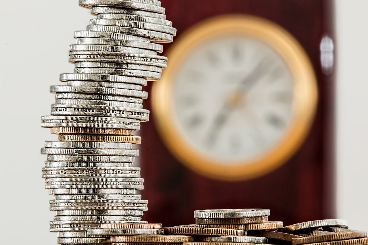 How U.S. Interest Rate Hikes and Cuts Impact the World in 2025
