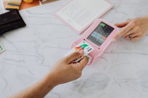 Credit Card vs Debit Card Safety: Which Is Safer in 2025?
