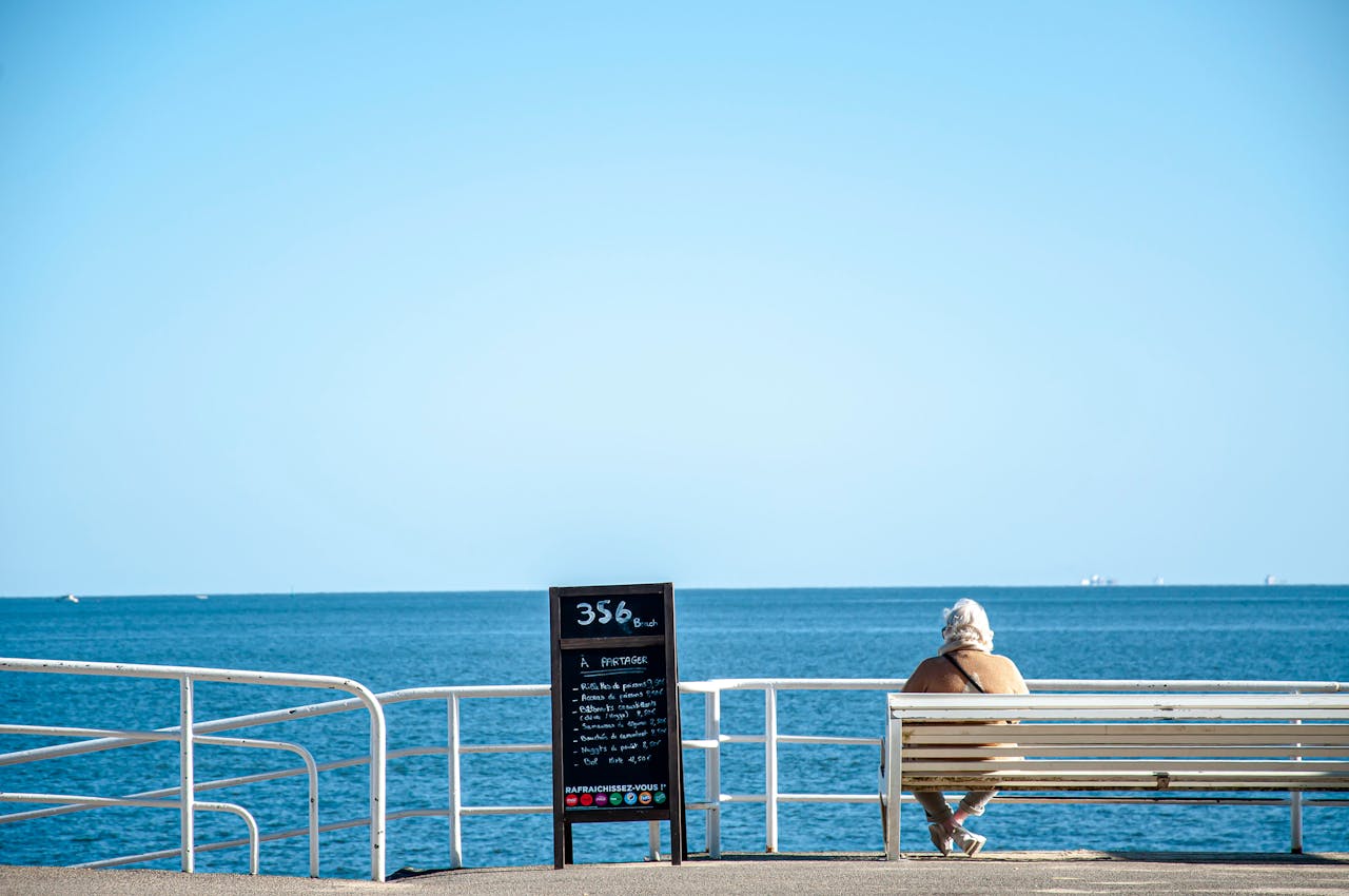 Senior Travel Insurance Abroad: How to Choose a Cost-Effective Plan
