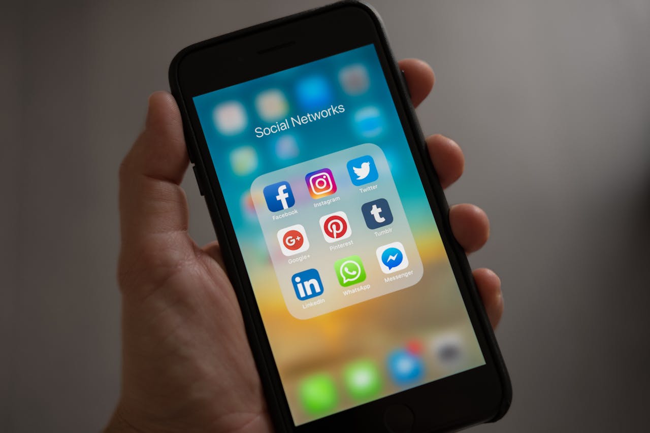 10 Essential Tips to Prevent Social Media Scams in 2025